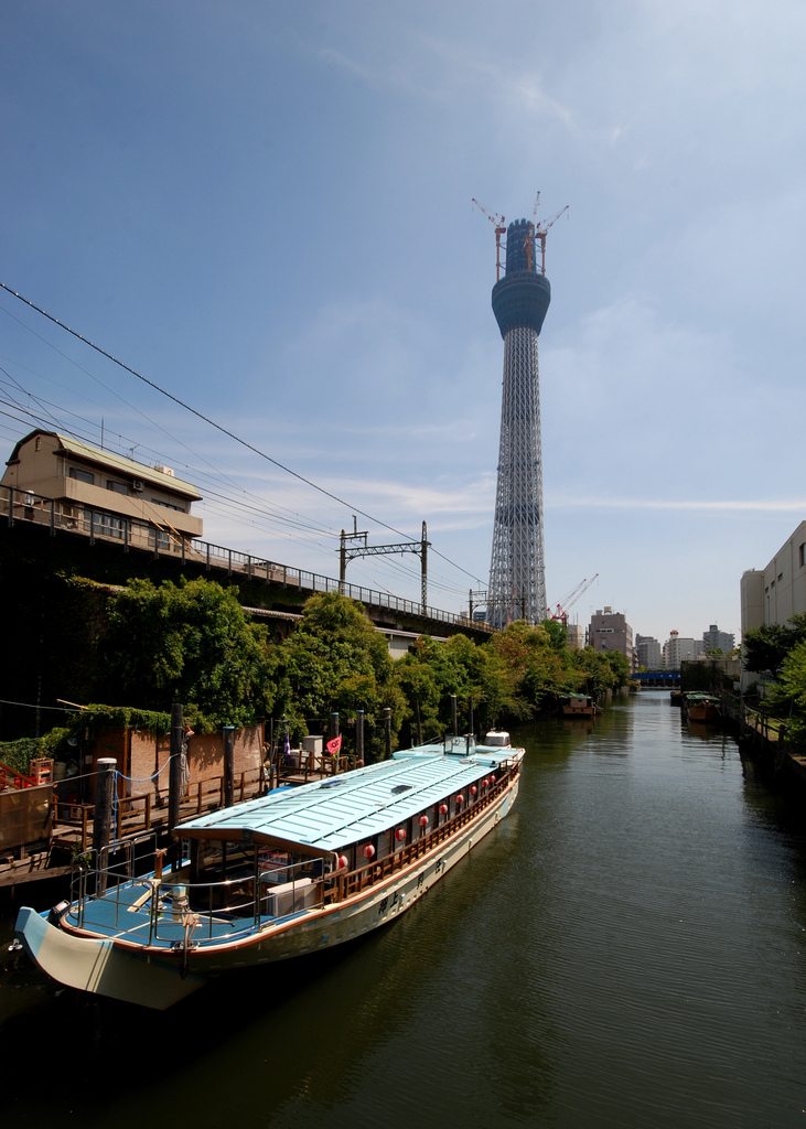 http://www.pss-archi.eu/membres/Nekobasu/photos_cc/tokyo/SkyTree20100829-1.jpg