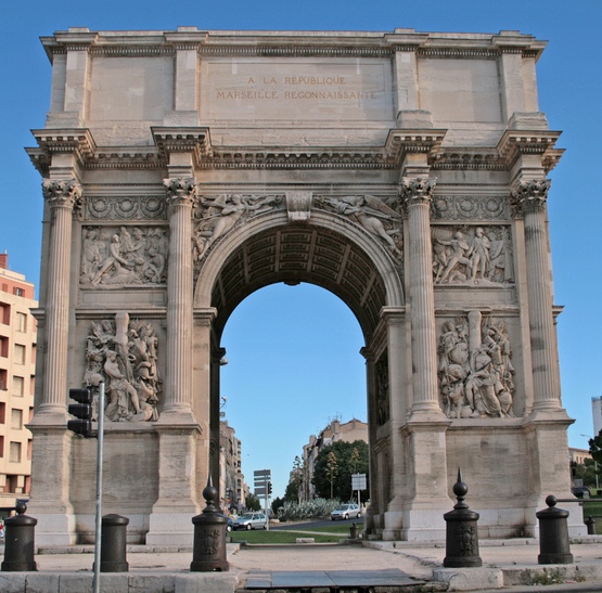 Porte d'Aix vue en direction du sud.